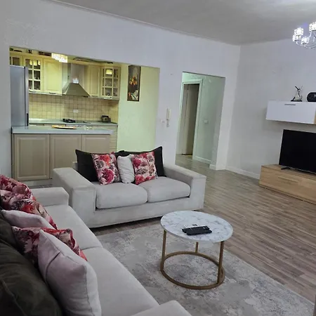 Panoramic 3 Bdr Penthouse In Skanderbeg Square * 地拉那