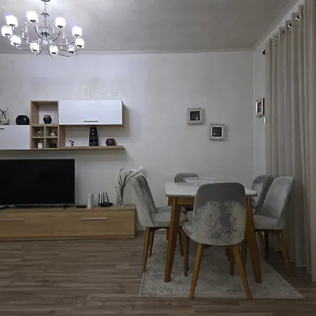 Panoramic 3 Bdr Penthouse In Skanderbeg Square 公寓 *
