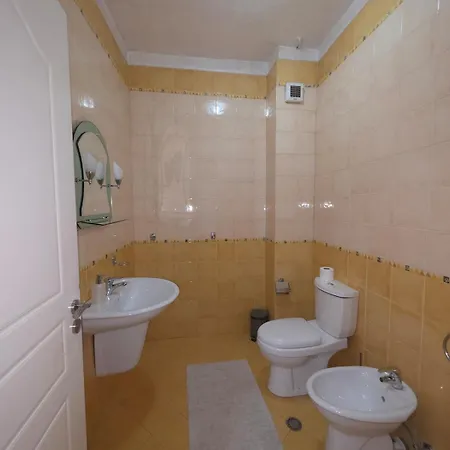 Panoramic 3 Bdr Penthouse In Skanderbeg Square Apartament